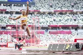 La atleta venezolana yulimar rojas, doble campeona mundial de triple salto, se ha clasificado para la final del domingo con una marca de 14. Skulwlzqpafaym