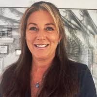 Jennifer Logan's Instagram, Twitter & Facebook