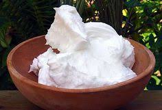 Un Peu De Chantilly De Karite Oh Oui Volontiers Traitement Maison Pour Cheveux Beurre De Karite Chantilly De Karite