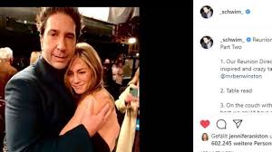 David schwimmer speaks at the voices against solidarity awards in 2017. Friends Reunion Show Ein Crew Fehler Brachte Die Uberraschung Fast In Gefahr Stern De