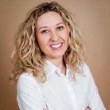 Stacey Saunders's Instagram, Twitter & Facebook