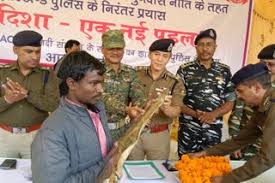 चाईबासा पुलिस को मिली सफलता, भाकपा माओवादी के एरिया कमांडर कुलदीप गंझू ने  किया सरेंडर,  area-commander-of-cpi-maoist-kuldeep-ganjhu-surrendered-in-chaibasa