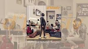 Capo di fret 4 (intro) c f g c c f separuh langkahku. Chord Gitar D Masiv Bertepuk Sebelah Tangan Lirik Lagu
