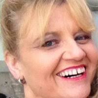 Julie Spires's Instagram, Twitter & Facebook