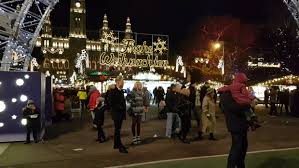 Nicușor dan, primarul general al capitalei, a declarat miercuri seară, pentru b1 tv, că anul acesta bucureștenii nu vor avea târg de crăciun, din cauza epidemiei de coronavirus. Targul De CrÄciun Din Bucuresti Mai Spectaculos Decat Cel Din Viena Libertatea