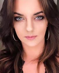 Jennifer Via's Instagram, Twitter & Facebook