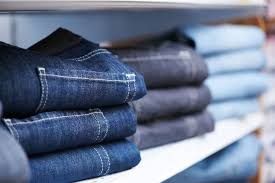 Patru prietene si ?nca o pereche de blugi. Care Este DiferenÈa Dintre O Pereche De Blugi ScumpÄ Èi Una IeftinÄ ModÄ Moda De La A La Z Eva Ro