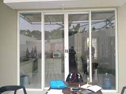 Di indonesia kita ketahui ada beberapa bahan kusen jendela dan pintu, antara lain kayu, aluminium dan upvc. Pemasangan Pintu Kaca Aluminium Di Yogyakarta Nirwana Group Yogyakarta