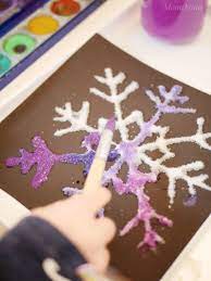Malen sie wasserfarben mit kindern zum ersten mal, sollten sie natürlich den richtigen umgang mit wasser und farbe erklären. Salzmalerei Bunte Eiskristalle Aus Salz Montessori Blog Shop Montiminis
