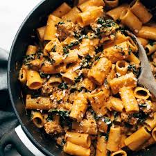 Date Night Rigatoni With Sausage And Kale Pinch Of Yum Recipe Recipes Pasta Dishes Easy Pasta