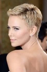 Coupe femme tres courte 2018. Pony Frisuren