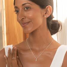 Collier à breloques avec pierre de naissance de mars