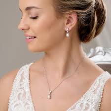 Acheter des accessoires de mariage en perles sur Lace & Favour