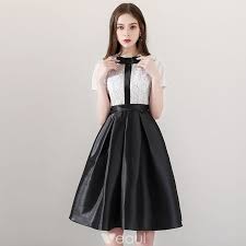 Black And White Semi Formal Dress Proste Simple Czarne Biale Homecoming Sukienki Na Studniowke 2018 Princessa Kokarda Wycieciem Kotkie Rekawy Szarfa Dlugosc Do Kolan Wzburzyc Sukienki Wizytowe Dresses Graduation Dress Formal Dresses