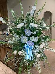 Standing flower sprays are usually massive and overflowing, and they are displayed prominently with the help of easels. Diy Funeral Flower Arrangements Flowersandflowerthings