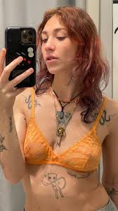 Angelica Loscalzo (@peachmess_sg) • Threads, Say more