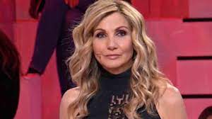 Lorella cuccarini persili is an italian showgirl, television personality, dancer, singer, and actress. Lorella Cuccarini Annuncio Sorprendente Ecco Perche Ha Lasciato Amici Political24