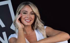 Creating a consistent style, planning content, and knowing when to post is key. Diletta Leotta Su Instagram Spuntano Le Foto Senza Filtri Mai Vista Cosi Il Tempo