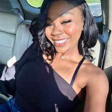 Micaela (@MicaelaElise)