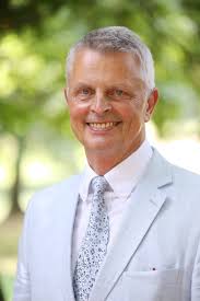 Peter Klunk war lange als Dezernent in Oberhausen tätig. Heute engagiert er  sich für "seinen" Stadtteil als Vorsitzender des Bürgerrings. Am Freitag  referiert er bei unserem nächsten Mittagsmeeting hierzu: "Alstaden