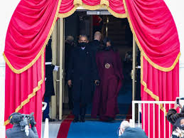 Michelle Obama S Glamorous Inauguration Outfit Compared With 2017 Look I remember michelle obama, like, being close, the 22 year old recalled.