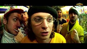 Chanson et clip réalisés avec les moyens du bord vous vous en doutez. Mcfly Et Carlito Rappeur Sans Histoire Videoclip Enorme Tv Youtube