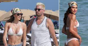 Her birthday, what she did before fame, her family life, fun trivia facts, popularity rankings, and more. Scott Disick Amelia Hamlin Spend Valentine S Day Together Photos