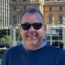 Lee Wickett's Instagram, Twitter & Facebook