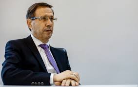 Depois de faltar ao seu depoimento na cpi da covid, o empresário bilionário carlos wizard pode ser alvo de uma condução. Carlos Wizard El Multimillonario Brasileno Ayuda A Miles De Venezolanos En La Frontera Banca Y Negocios
