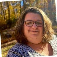 Lisa Pacelli's Instagram, Twitter & Facebook