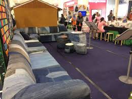 Beli perabot di kedai perabot murah. Sofa Terpanjang Daripada Jeans Terpakai Singgah Di Terengganu