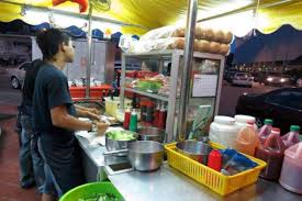 On our way back to the hotel after a sumptuous dinner in kluang, our host jit pang instinctively pulled over when our van passed fendy burger. Ramly Burger Stall Reviews Price And Promotions