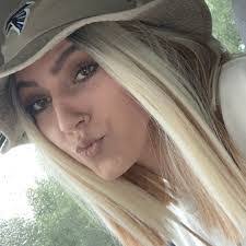 Taryn Blanchard's Instagram, Twitter & Facebook