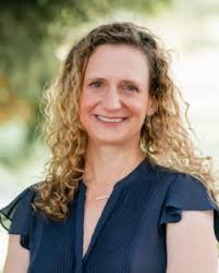 Tess Moore's Instagram, Twitter & Facebook