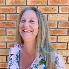 Him: so you're trying to be funny Me: just like your mamas shape 🫥