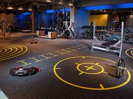 Epingle Par Estefani Mora Sur Spor Saha Zemin Interieur Pour Salle De Gym Salle De Sport Design De Salle De Gym
