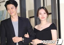 Were lee dong wook and yoo in na dating? Lee Dong Gun And Pregnant Wife Appear Together For The First Time After Marriage