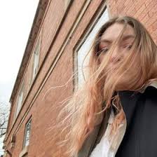 Rowan Ellis (rowanisadora)