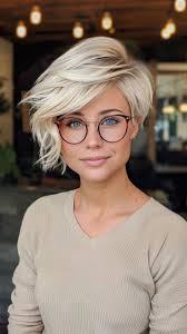 47 Hot Hairstyles For Women Wearing Glasses In 2025