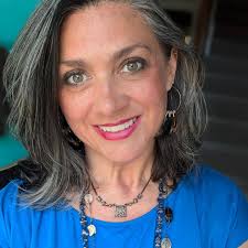 Good Monday morning folks! I'm trying Damson lipstick today and lovin it!  This is just cool illuminator, no powder or any other foundation today, I  love this look for summertime, so glowy.