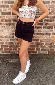 Both elegance and simplicity are showcased in the pair as it uses white leather however, air jordan 1 mid iridescent uses black outlining to give additional style. Jordan 1 Mid Iridescent Reflective White W Jordan 1 Mid Iridescent Reflective White Jordan 1 Mid Reflective Outfit