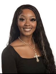 Lisa Burse's Instagram, Twitter & Facebook