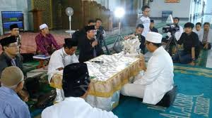 Dengan dijadikannya sebuah rukun nikah, ijab qabul yang seperti teks di atas ini, maka menjadi karena para saksi akan mengatakan kalimat sah atau tidak sah maka bagi calon mempelai. Menjawab Keraguan Shighat Akad Nikah Yang Lazim Dipakai