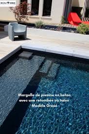 epingle par julia de paula sur piscine en 2020 margelle piscine piscine et jardin escalier piscine
