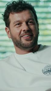 Petit mashup de 3 de vos titres préférés avec mon Gillou au piano 🎹 Ils  feront bien évidemment partie de notre best of qui sortira dans une semaine  ! 💿🎶 Alors c'est