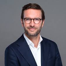 Laurie Dufour's Instagram, Twitter & Facebook