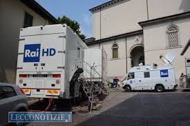 La diretta rai in streaming è disponibile anche per le stazioni radiofoniche, non solo per i canali tv. Diretta Tv Su Rai Uno Per La S Messa Celebrata In Basilica A Lecco Lecco Notizie