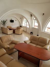 Poiana izvorului, de la sambata de sus, ofera oaspetilor o panorama uluitoare: Academia SambÄƒta MÄƒnÄƒstirea Brancoveanu