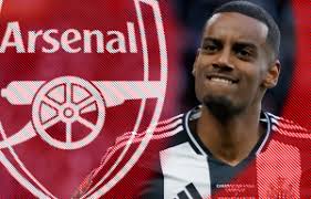 Newcastle star Jacob Murphy says 'ouch... 12 weeks out for that' at TNT  Sports reporter in awkward live interview