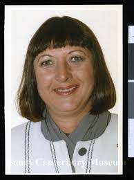 Laurie Squires's Instagram, Twitter & Facebook